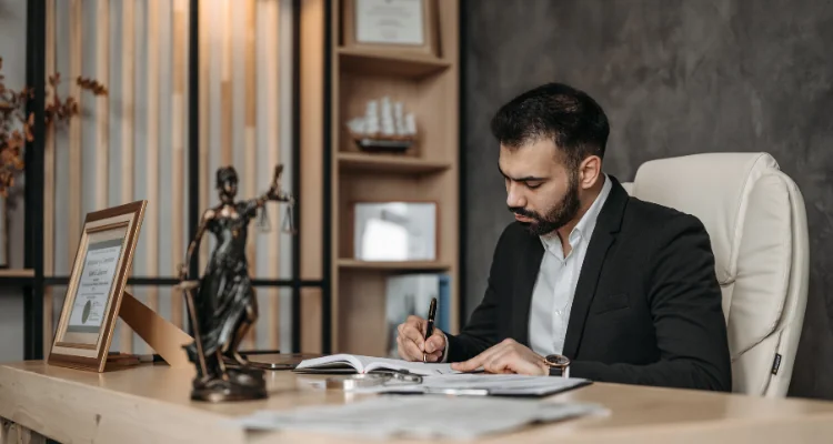 Expert Support team providing debt resolution consultation